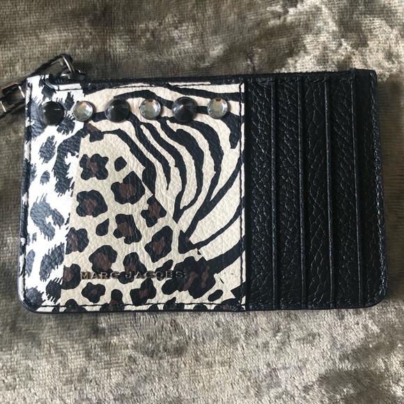 💫SOLD💫 MARC JACOBS Animal Print Zip Wallet - Picture 3 of 8